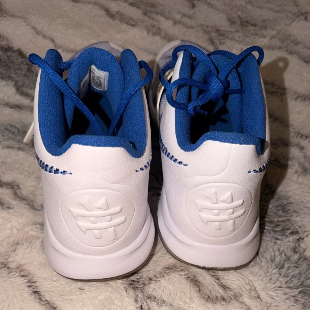 Men’s Nike Kyrie flytrap 3 in Blue and White